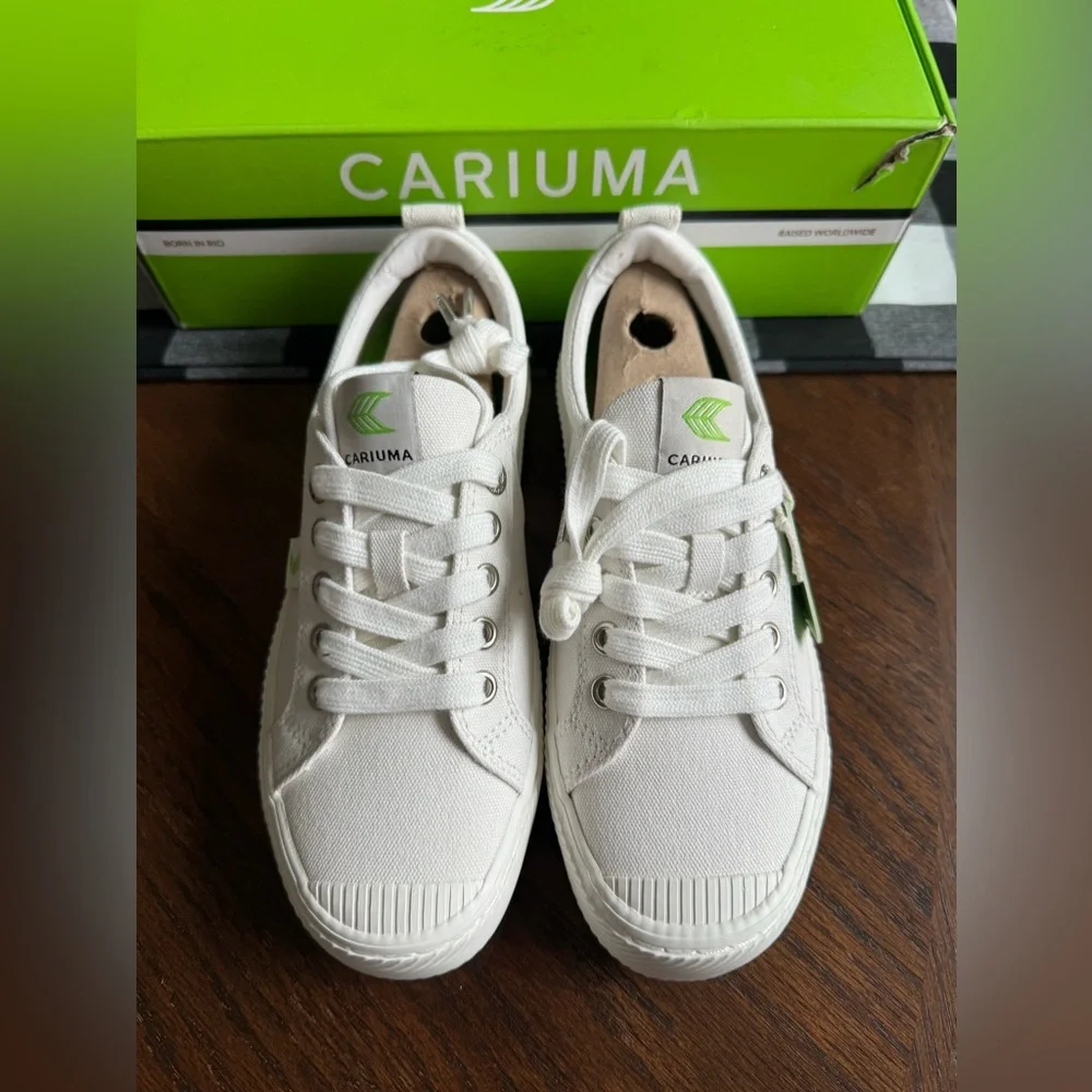 Cariuma OCA‎ Low Off-White Canvas Sneaker